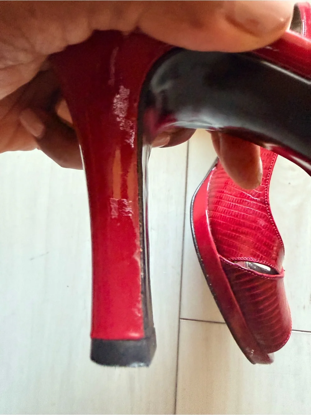 ANTONIO MELANI bold red